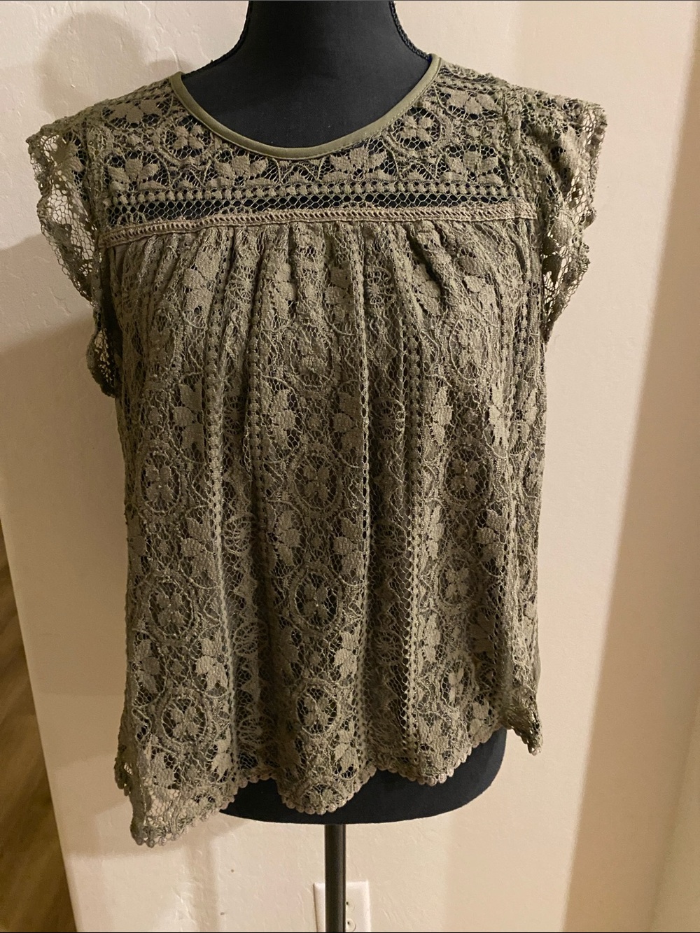 Xhilaration Olive Green Lace Cap Sleeve Blouse